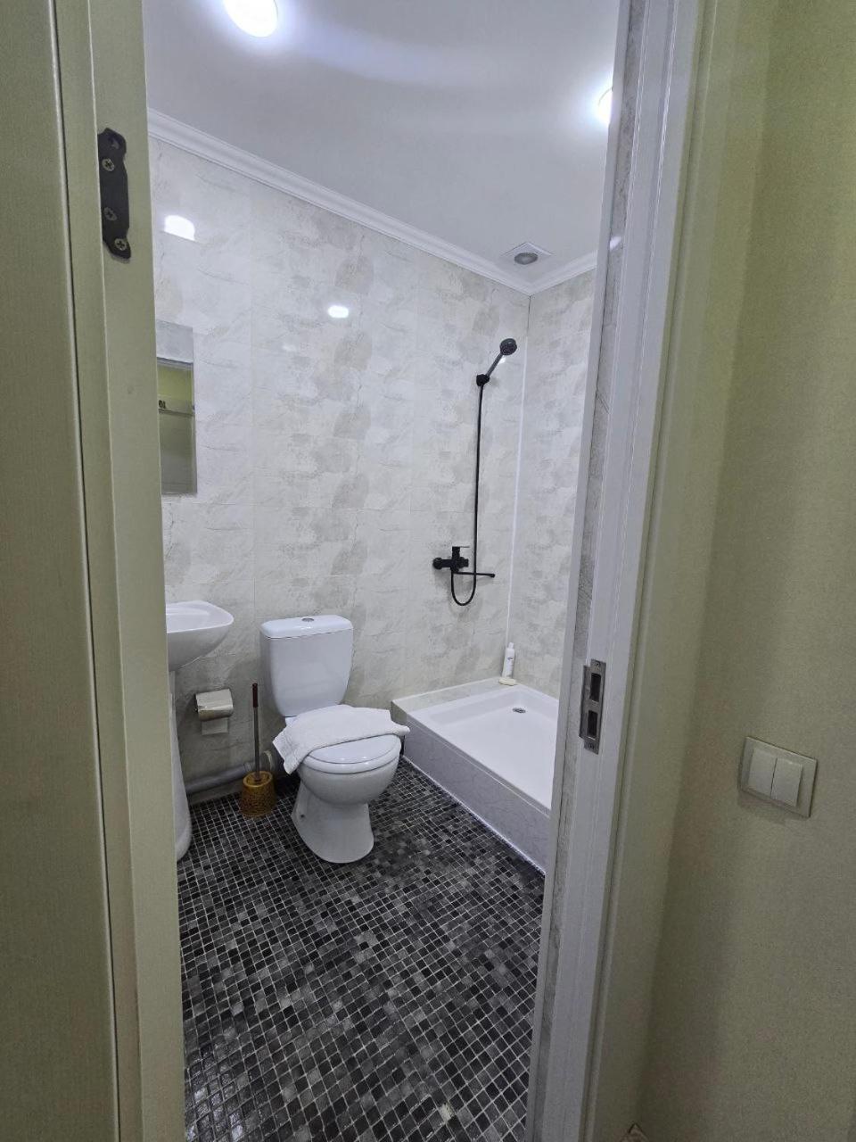 Guesto Hostel Tashkent Bagian luar foto