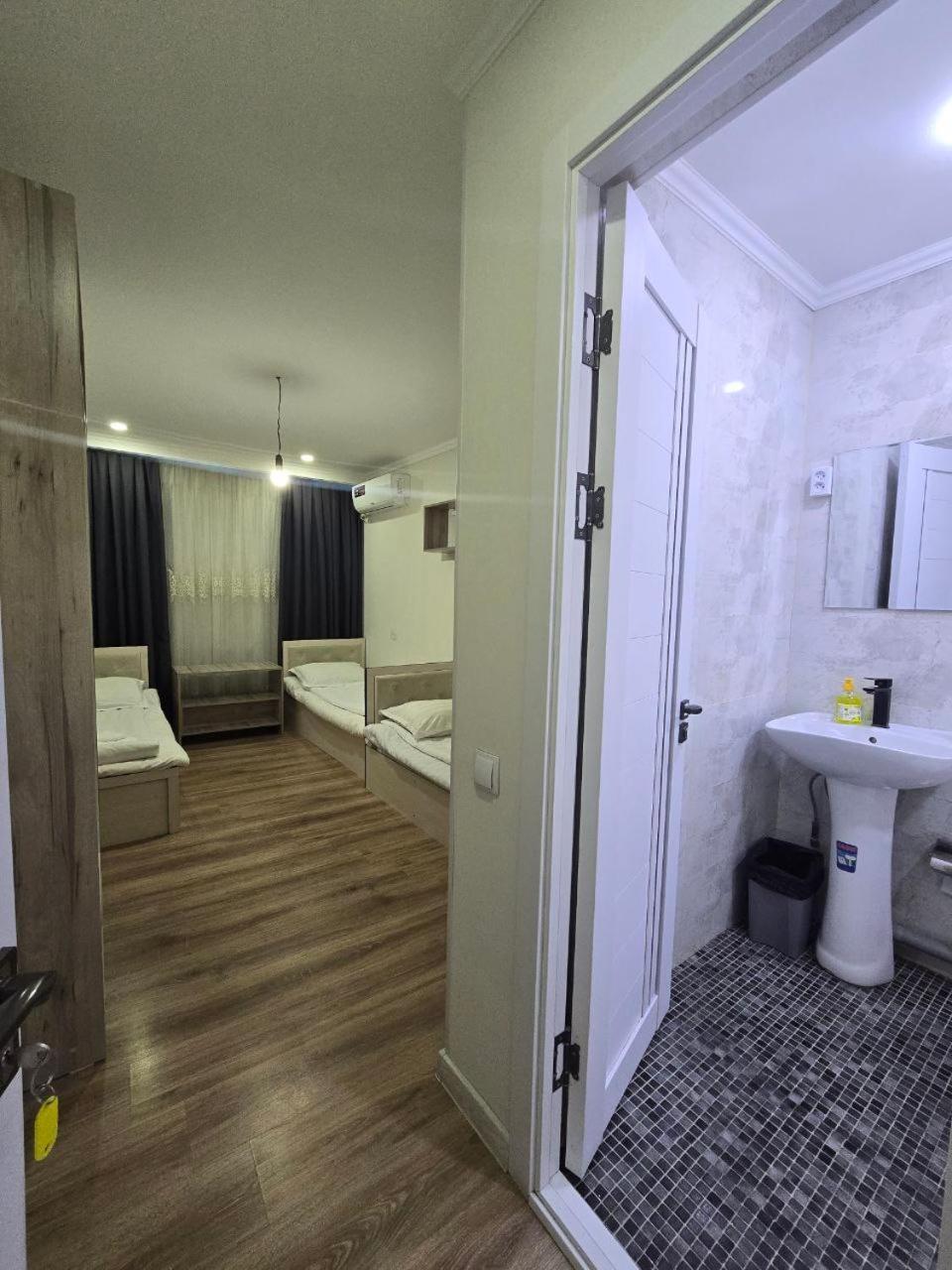 Guesto Hostel Tashkent Bagian luar foto