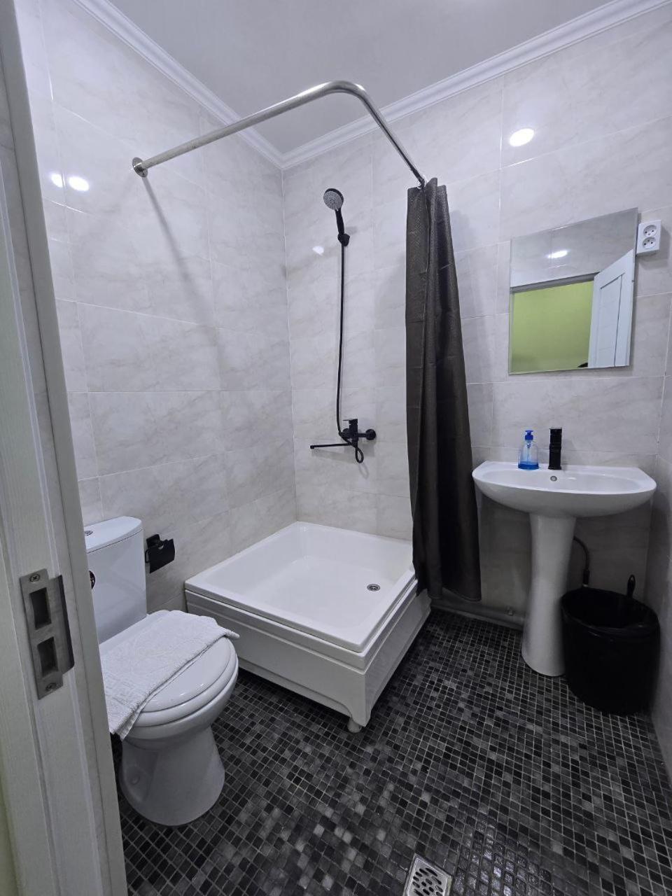 Guesto Hostel Tashkent Bagian luar foto