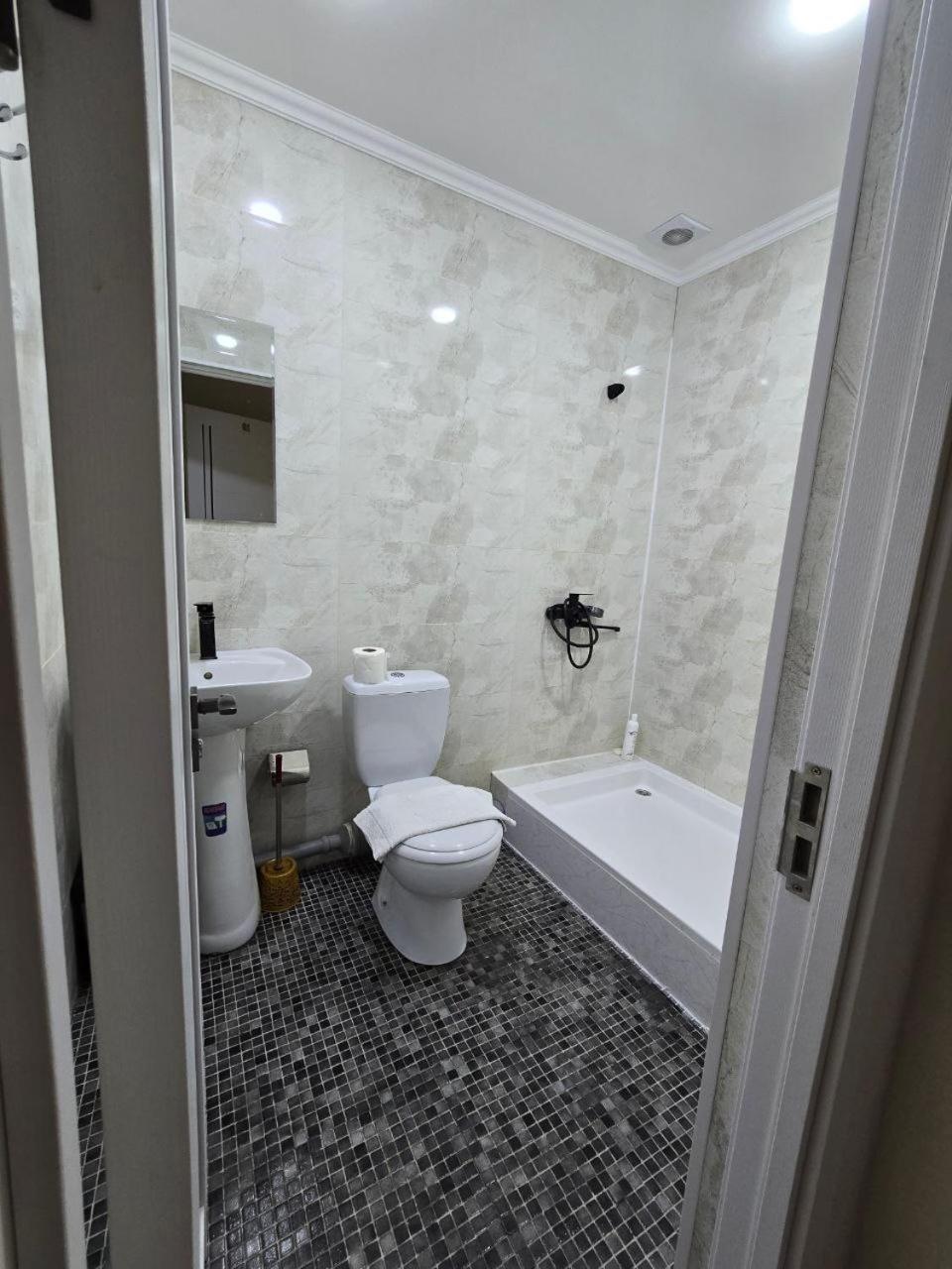 Guesto Hostel Tashkent Bagian luar foto