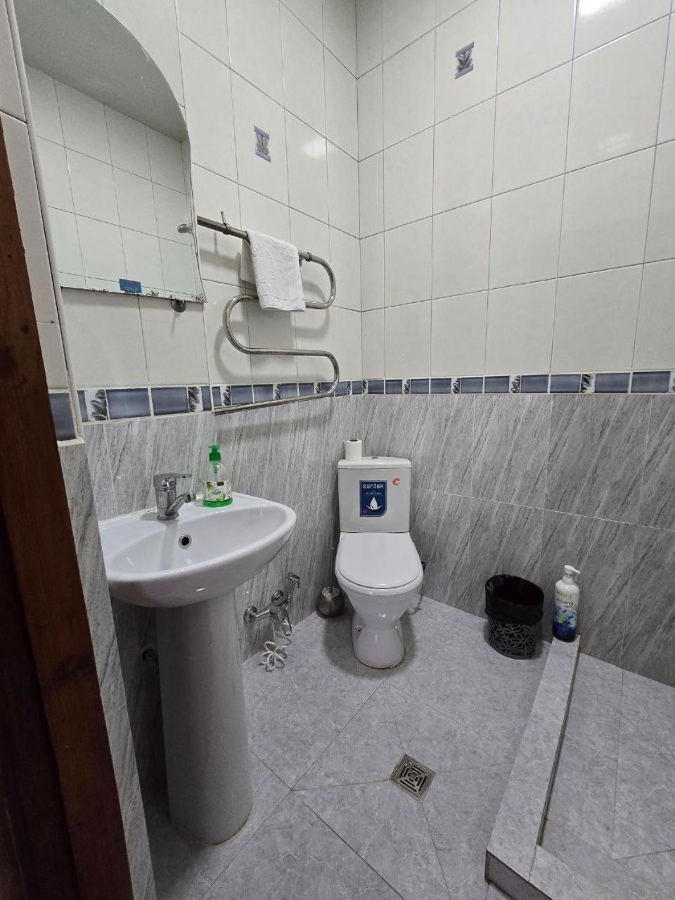 Guesto Hostel Tashkent Bagian luar foto