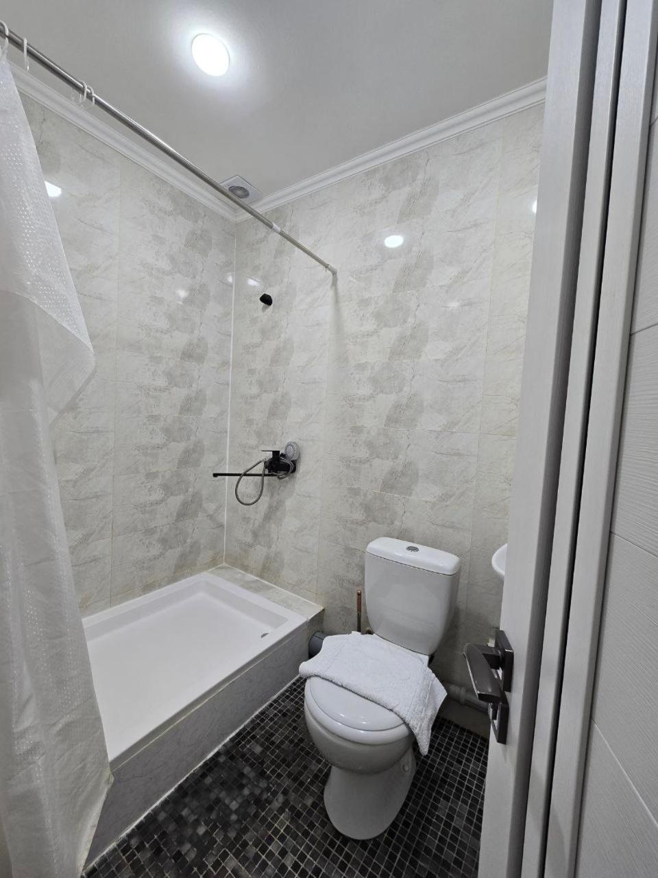 Guesto Hostel Tashkent Bagian luar foto